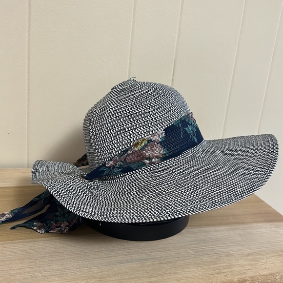 Ellen Tracy Accessories - 𝅺ellen Tracy Navy Blue Floppy Sun Hat with Floral Tie